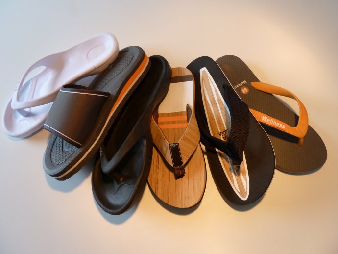 Slippers uit voorraad leverbaar